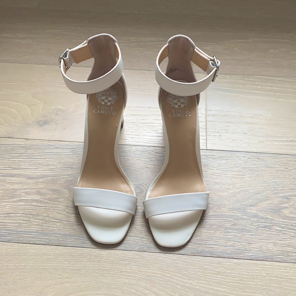 NWOT! VINCE CAMUTO HEELS